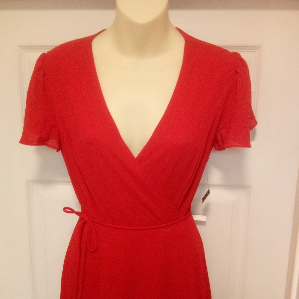 🆕 Lulu's💕Wrap dress 👗 Size 2-4 Small 🌹color beautiful red💄Stunning dress on - Picture 6 of 9